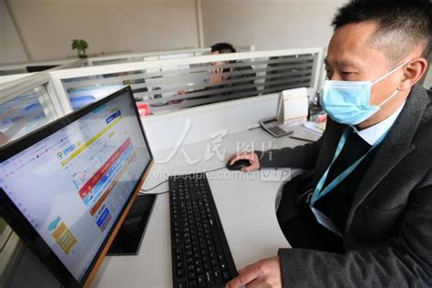 江西宜春：招聘会有序开展 助力农民工就近就业-人民图片网