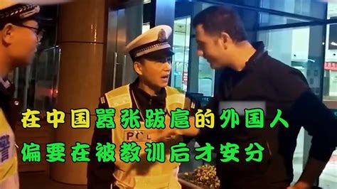 在中国嚣张跋扈的外国人：黑人小伙欺负乞丐，被中国男子一脚踹飞 _腾讯视频