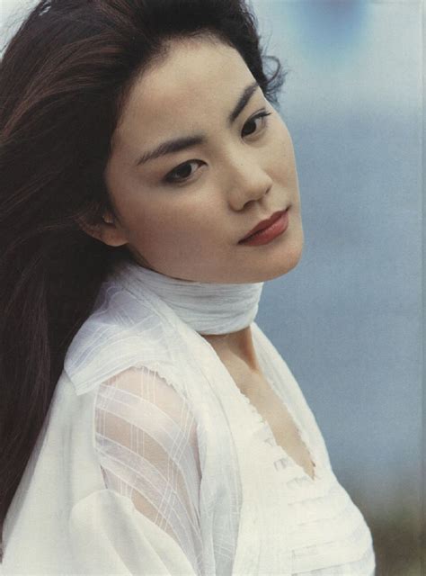 王菲25年前旧照曝光，短发青春靓丽衣着时尚前卫_凤凰网娱乐_凤凰网