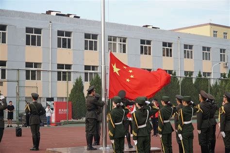 新学年第一次升旗仪式,校领导发表国旗下讲话-宁夏长庆初级中学