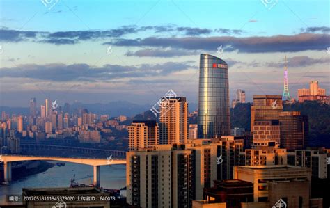 重庆化龙桥超高层项目主塔楼突破300米_时图_图片频道_云南网