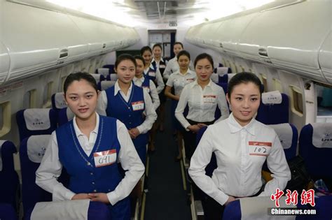航空公司来湘招空姐 近两百美女初试角逐(图) - 青岛新闻网