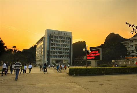 柳州职业技术学院来校交流座谈-桂林信息科技学院招生网