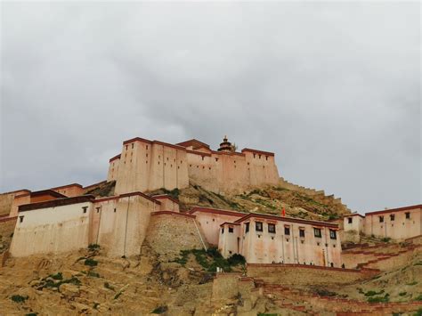 西藏日喀则岗巴古堡风光视频素材_ID:VCG2216900943-VCG.COM