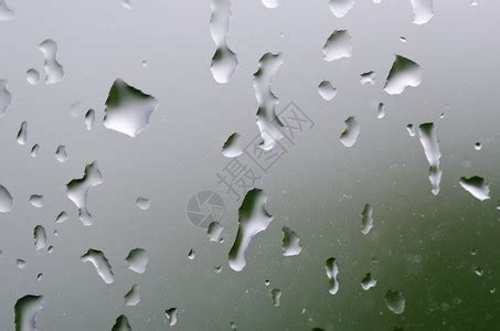 听窗外雨声的唯美句子 望着窗外的雨的心情-短编网