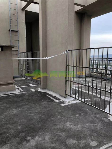 琴海湾小区11号楼楼顶 有个别业主私自安装护栏（已回复）-青青岛社区