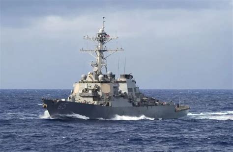 美舰擅闯中国南沙岛礁邻海 南部战区回应