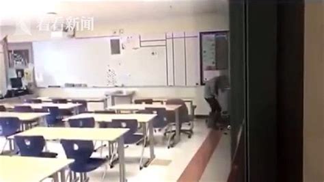 美国24岁女教师教室干这个 路过学生偷偷拍下全程|罗杰斯|吸毒|教室_新浪新闻