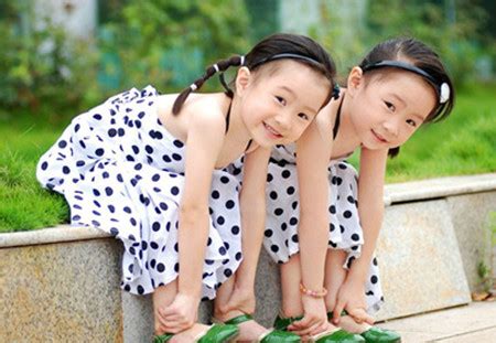 杨姓双胞胎女孩起名_双胞胎起名_安康起名网免费取名