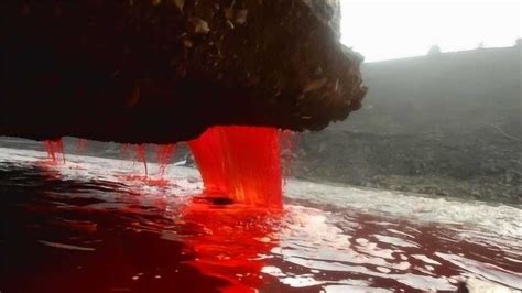 南极洲惊现“血瀑布”，每天万吨“鲜血”流出，引无数游客前往_腾讯视频