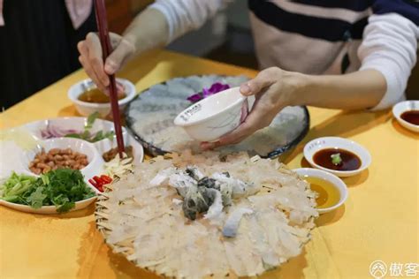 金秋时节， 广东人教你如何制作正宗顺德鱼生，捞的风生水起|顺德|鱼生|鱼肉_新浪新闻