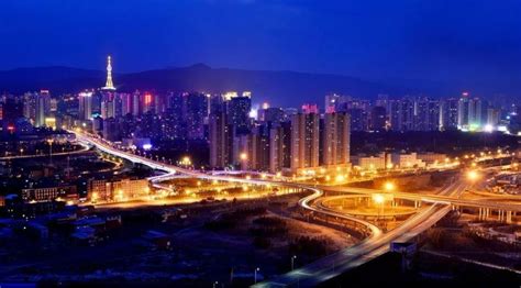 国内唯一一座四线的省会城市，被誉为中国夏都，风景绝美美食众多|高原|西宁|夏都_新浪新闻