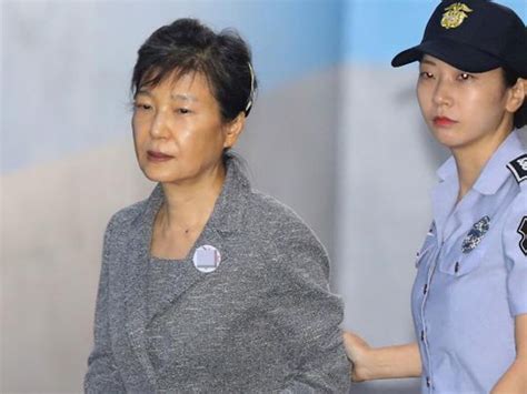 朴槿惠获特赦有啥好处？150亿韩元罚款被免除 提前17年出狱_手机新浪网