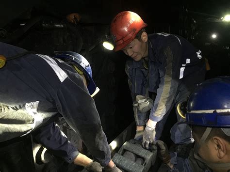 陕西榆林一煤矿发生事故 致2死11人被困_网易财经