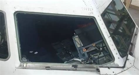 如何看待 2018 年川航 8633 航班驾驶舱玻璃破碎事故？机组是如何进行应急处置的？