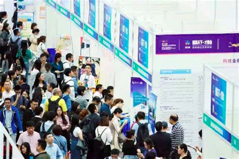 2015年上海市高校毕业生就业服务月上海工程技术大学校园招聘会举办