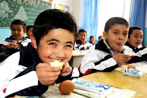 追问广西中小学“营养餐” 3元补助如何用到实处?