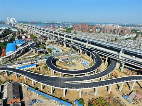 芜湖：俯瞰建设中的长江路高架凤凰网安徽_凤凰网