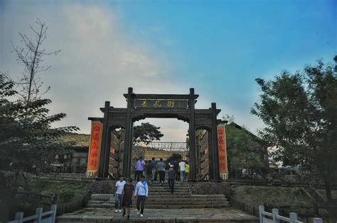 沂蒙游记：走进兰陵县庄坞镇，参观有名的“杨家牌坊”