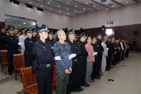 黑龙江齐齐哈尔发生一起重大刑案，警方发布协查通报|界面新闻 · 快讯