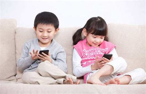 孩子用手机管理升级：立法禁止带手机进校园，每周游戏不超3小时__凤凰网