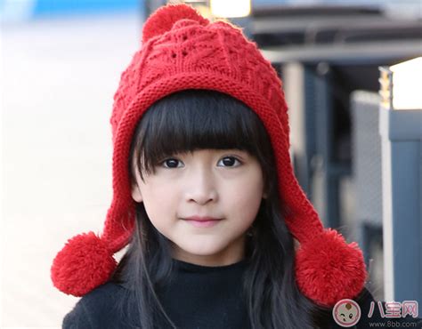 小女孩冬天带什么帽子好看有保暖 冬天女宝宝适合带什么帽子 _八宝网