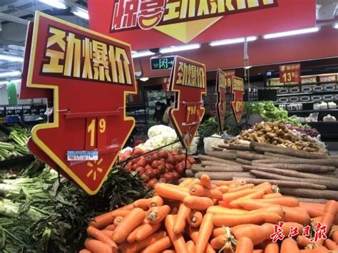 记者探访五大超市菜价：沃尔玛钟家村店主要蔬菜价格不高于去年同期_武汉_新闻中心_长江网_cjn.cn