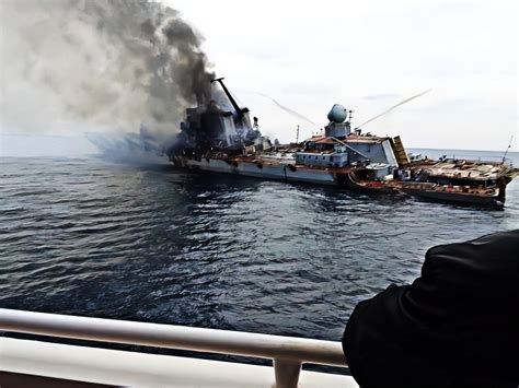 俄罗斯7枚导弹升空万吨舰船被击沉, 6艘我国军舰抵达伊朗表明态度|军舰|伊朗|石油_新浪新闻