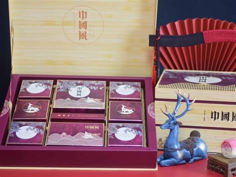 厂家定制精装折叠盒 礼盒定做 折叠礼盒 婚礼盒服装 礼品盒-阿里巴巴