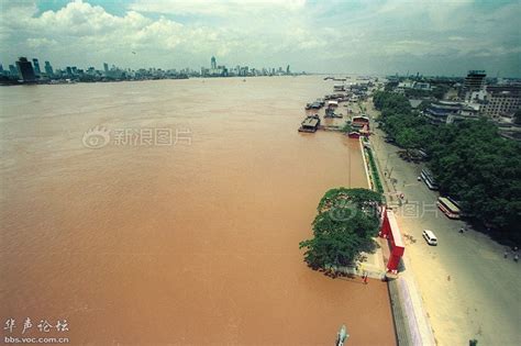 老照片：1998年特大洪水后的真实写照，告诉你当年何其凶险|特大洪水|雕像|洪水_新浪新闻