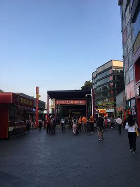 广州永泰地铁站A出口广场高清图片下载_红动中国