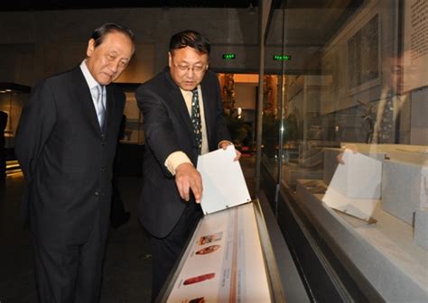 台湾新党主席郁慕明参观河南博物院