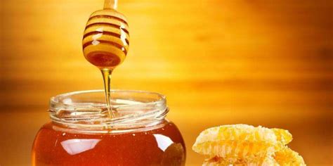 蜂蜜罐和漏蜂蜜的勺子高清图片下载-正版图片505436412-摄图网