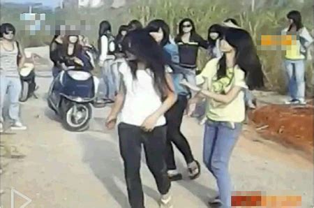 画面曝光！女生校内遭4名女生掌掴围殴，警方通报：打人者已被行政拘留 | 北晚新视觉
