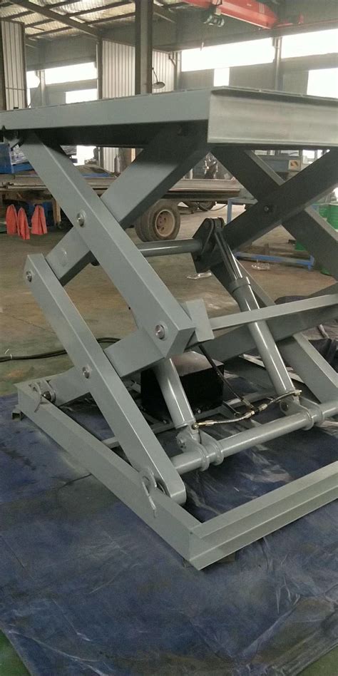 载重12吨固定剪叉式升降机进行发货前试重调试
