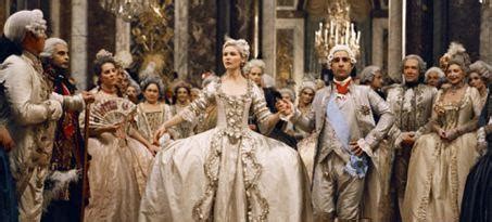 17、18世纪，欧洲女性越来越夸张的贵族时尚_戴帽子