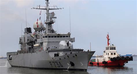法国军舰穿越台湾海峡，挑衅中国意欲何为？__凤凰网