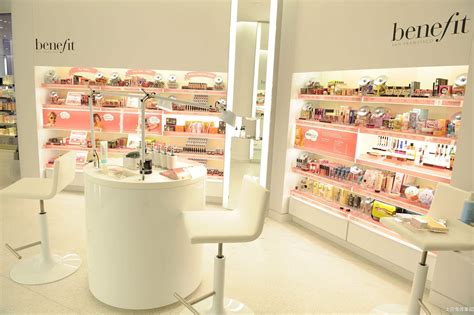 化妆品店产品展示设计图片 – 设计本装修效果图