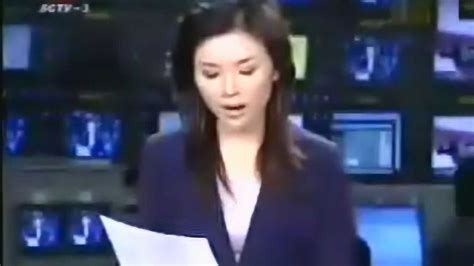 2008年汶川地震，女主持人哽咽播报灾情，这一幕让人泪崩！_腾讯视频
