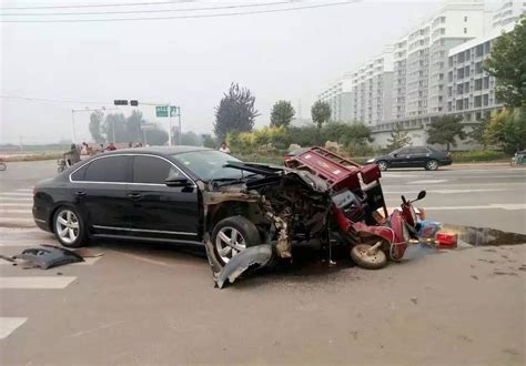 山东泰安发生车祸，位于岱岳区，2半挂车相撞起火，致1死3伤_事故