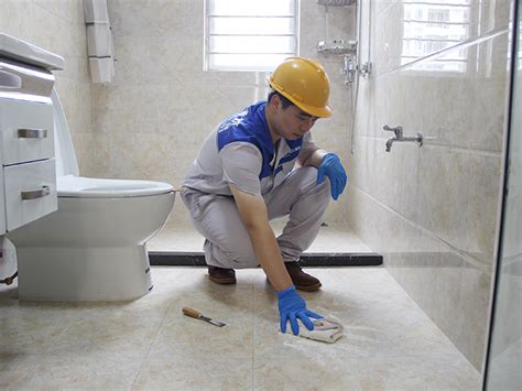 卫生间漏水找什么工人来修，卫生间渗水高效的维修方式