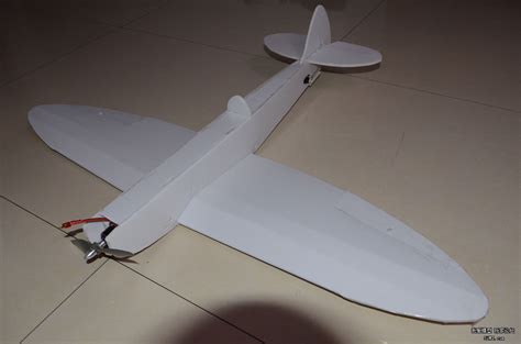 批发新款泡沫电动飞机手抛充电双翼航模回旋飞机模型礼品玩具批发-阿里巴巴