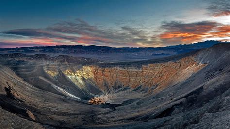 死亡谷国家公园里的优比喜比火山口，加利福尼亚州 (© Albert Knapp/Alamy) @20210814 | NiceBing 必应美 ...