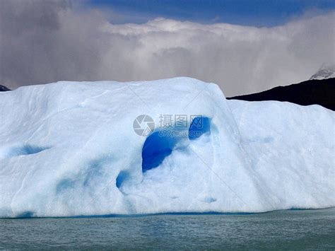 没有制冷设备，一块冰从北极圈运到赤道，行程8500公里_冰块
