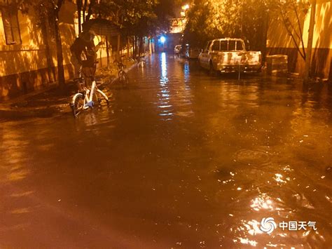 昆明五华区遭遇强降雨 防汛抢险人员坚守防灾第一线-图片频道