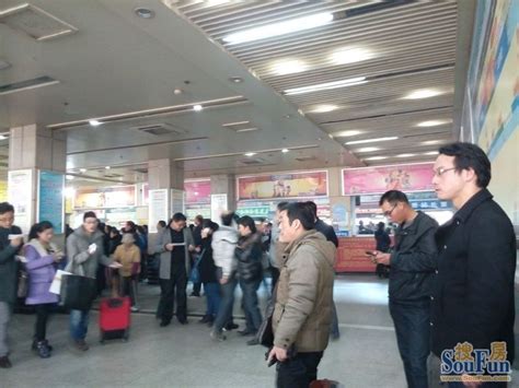新荣客运站最后一班车驶出 整体搬至汉口北，车站人员不舍告别_首页社会_新闻中心_长江网_cjn.cn