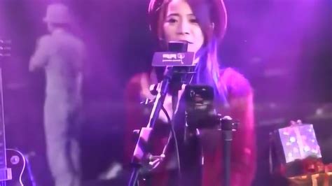 美女翻唱一首《开心的马骝》，刘德华的老歌真是经典啊_腾讯视频