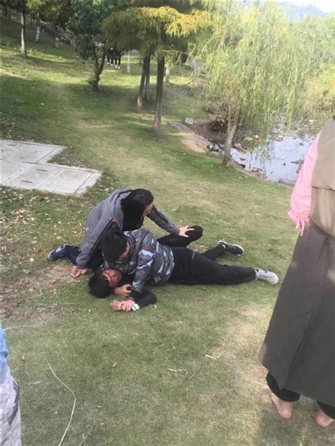 小偷杨府山公园行窃 被警察情侣抓个正着-新闻中心-温州网