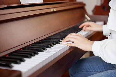 钢琴学习之半音阶，何为半音阶？半音阶的弹奏指法与练习方式详解|指法|钢琴|黑键_新浪新闻