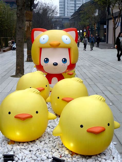 玻璃钢卡通鸡雕塑 – 北京博仟雕塑公司